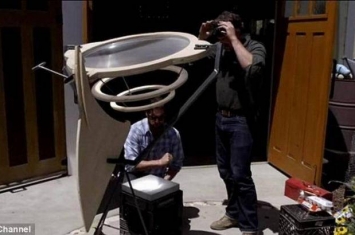 两位科学家在车库中制作可融化金属的“射线武器”